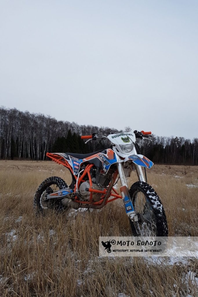 BSE J2 эндуро на зимнем поле